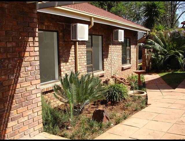 3 BEDROOM HOUSE SOLD IN MENLO PARK